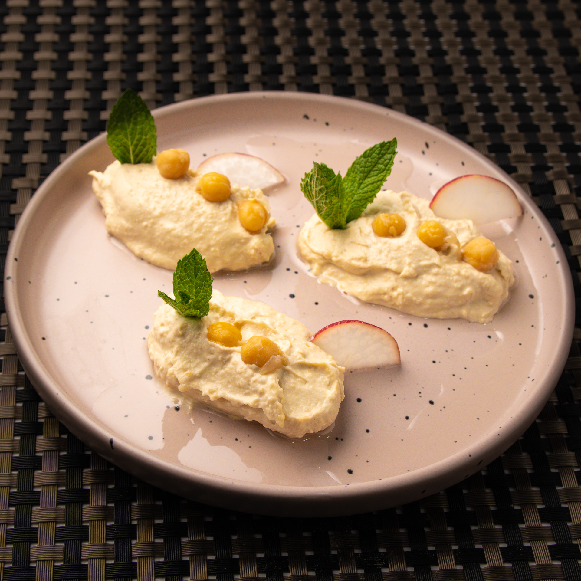 HUMMUS