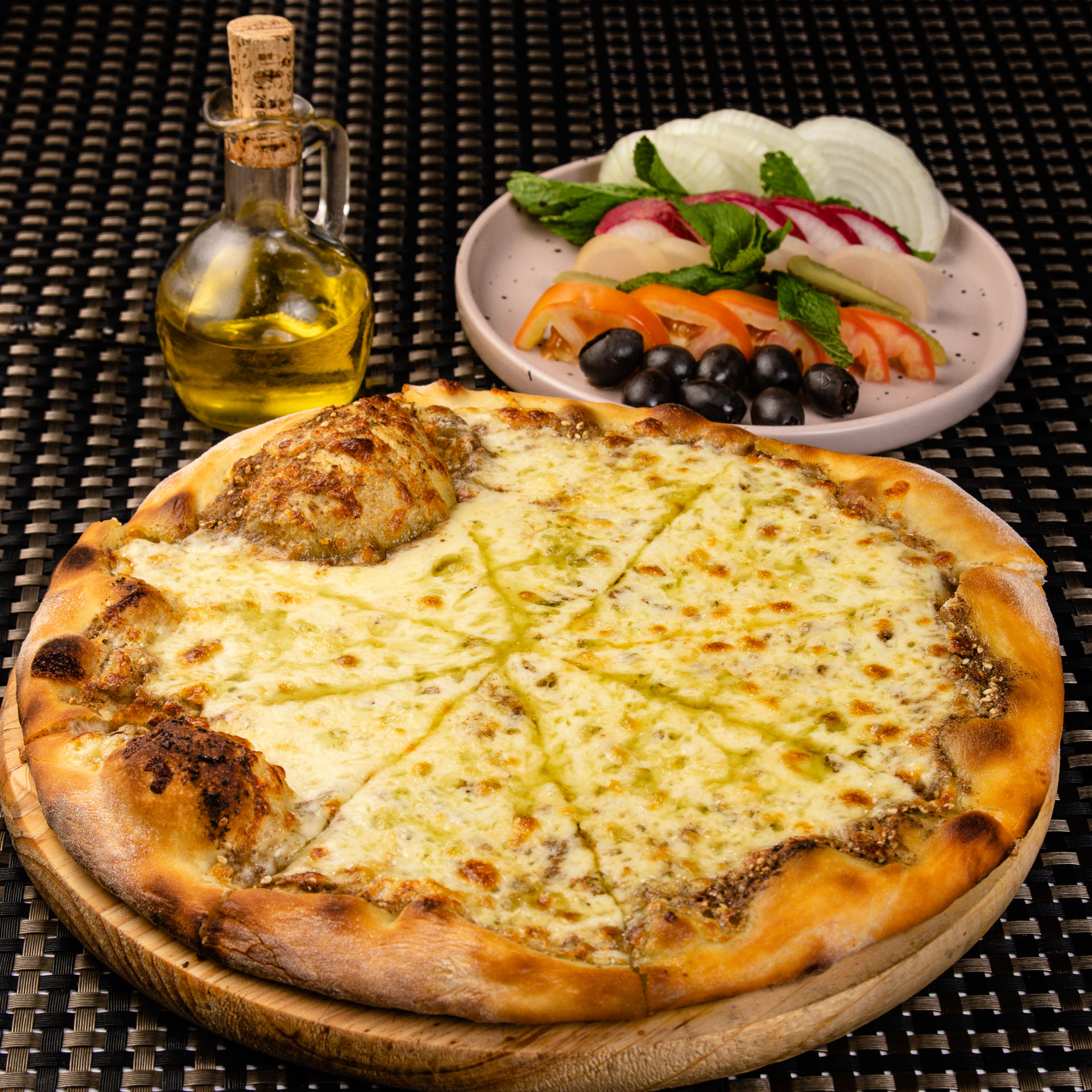 PIZZA DE ZAATAR CON QUESO