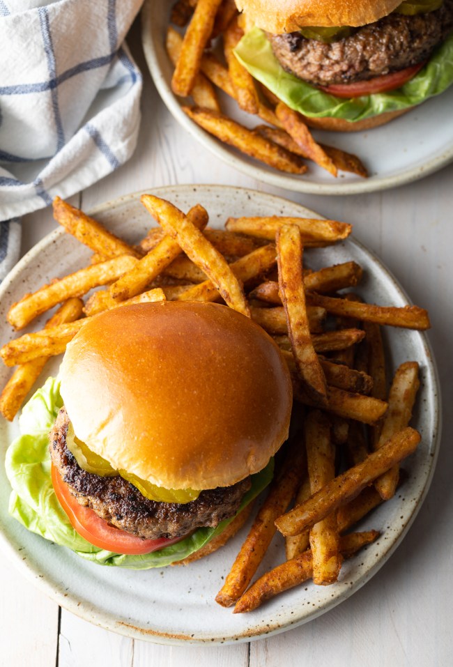 HAMBURGUESA CON PAPAS