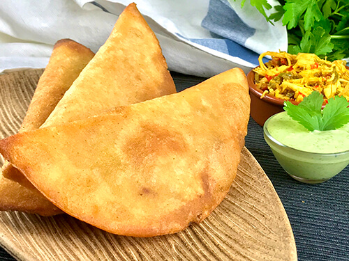 EMPANADA CON DOS CONTORNOS