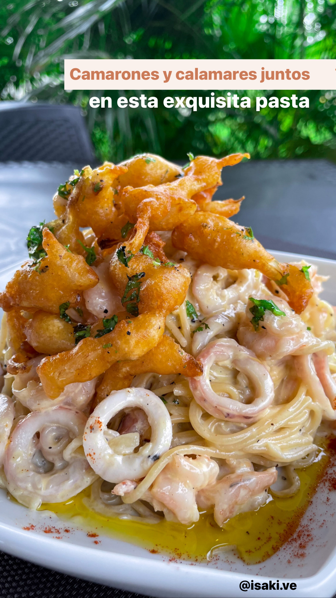 Pasta con camarones y calamar
