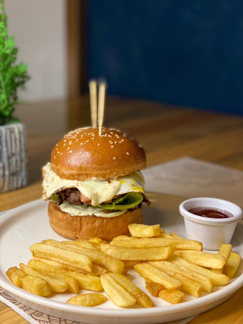 HAMBURGUESA CLÁSICA DE CARNE