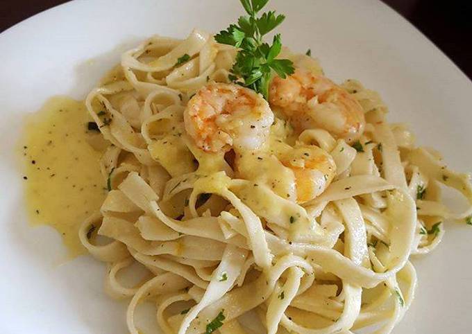 Linguine con Lau Lau y Camarones
