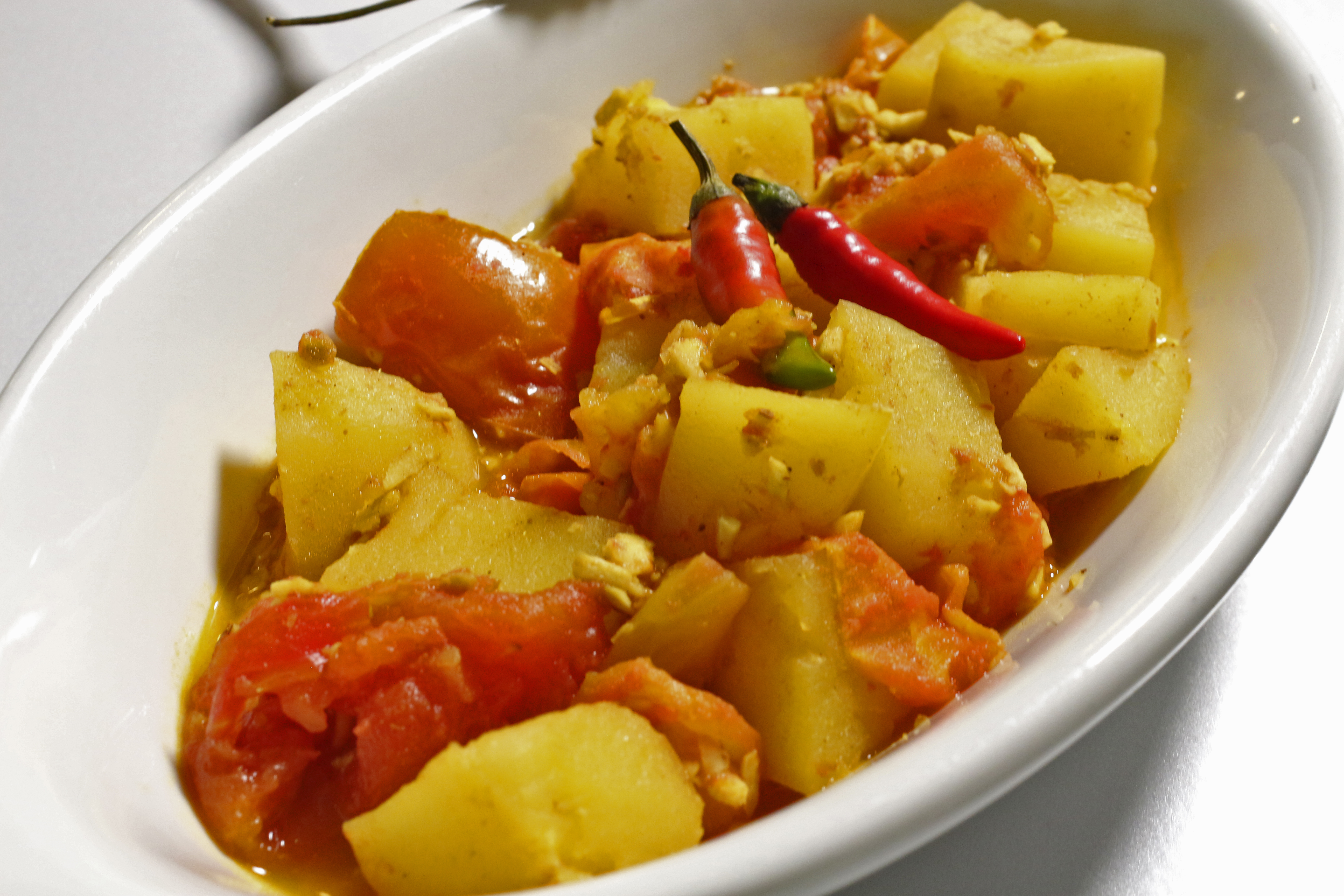 Aloo Tamatar Nariyal