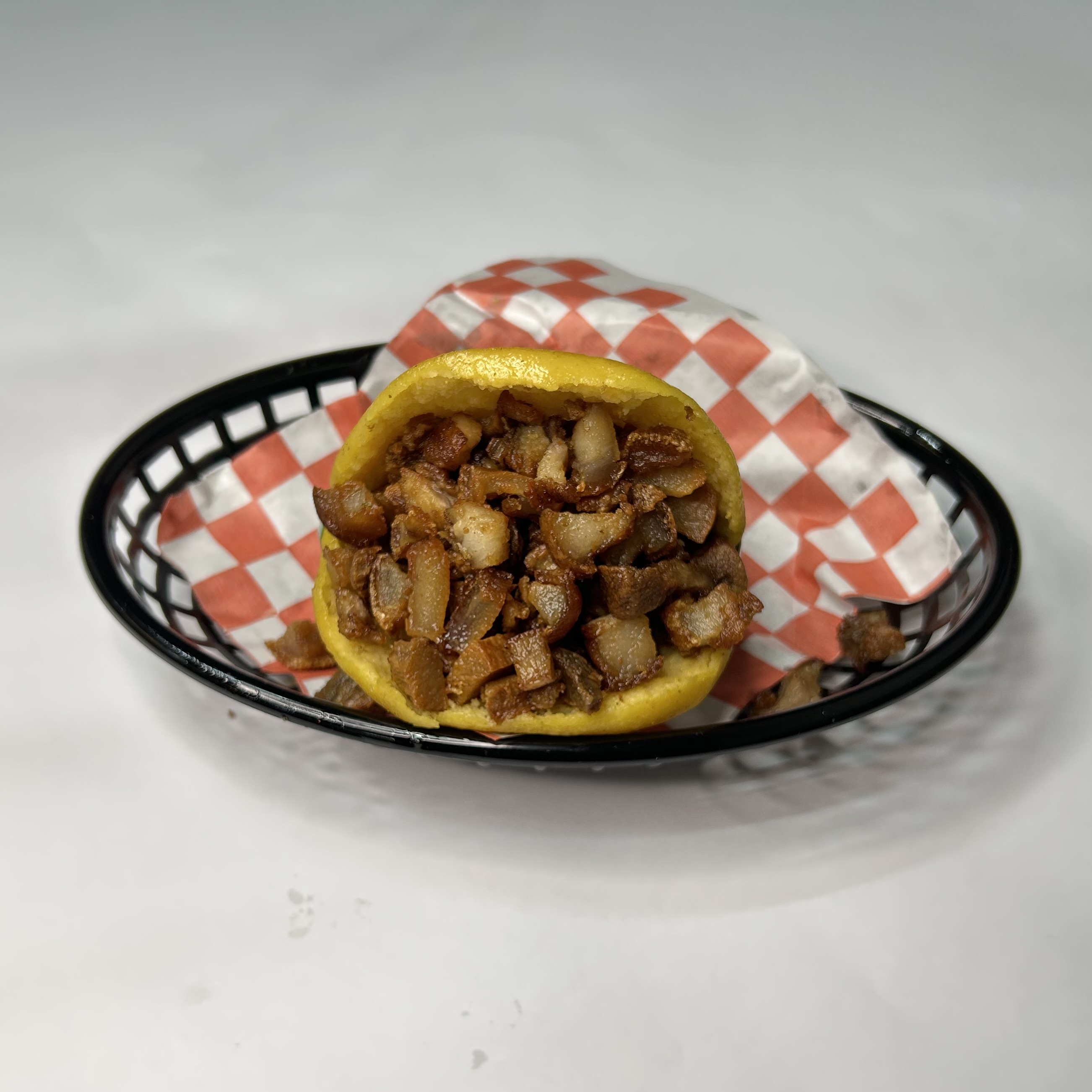 AREPAS DE COCHINO FRITO