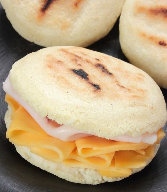 AREPAS DE JAMÓN Y QUESO