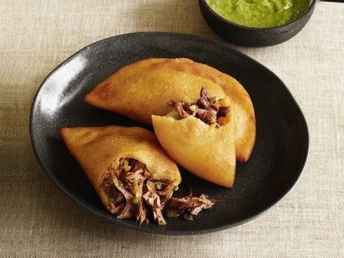 EMPANADAS DE CARNE MECHADA