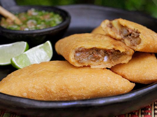 EMPANADAS DE GUISO DE HALLACA